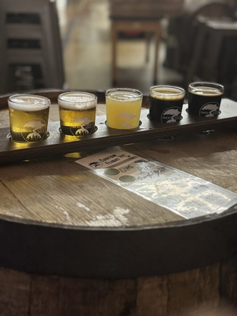 Smog City Brewingのビアフライト（飲み比べセット）写真