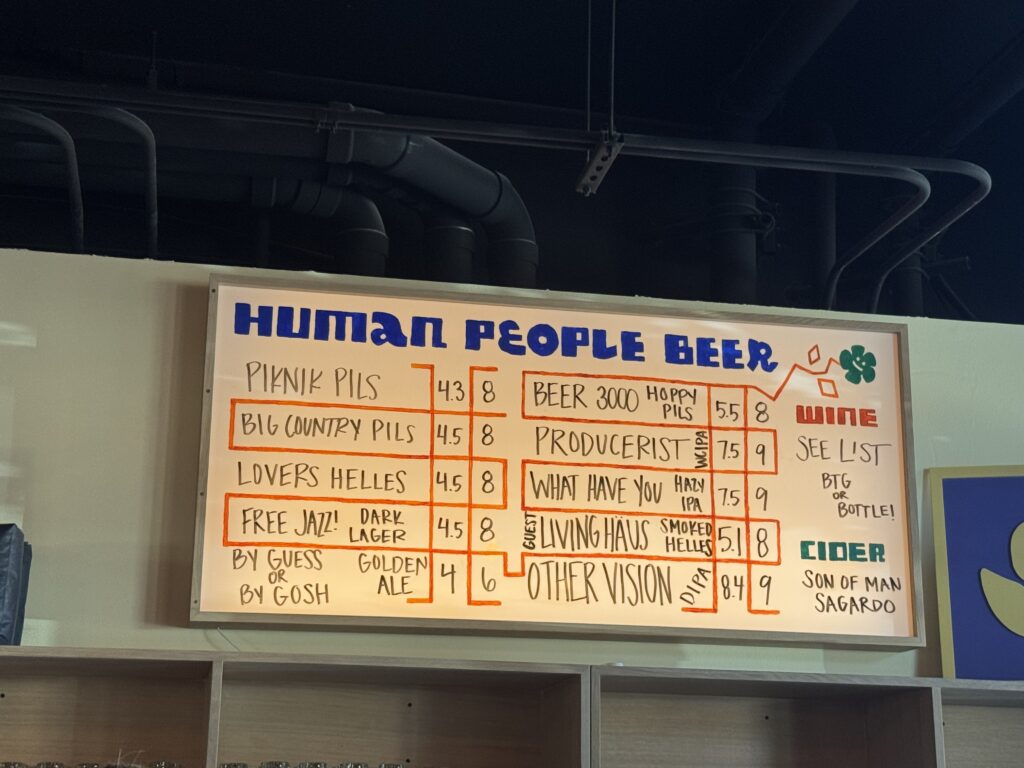 Human People Beer Cafeの店内の様子